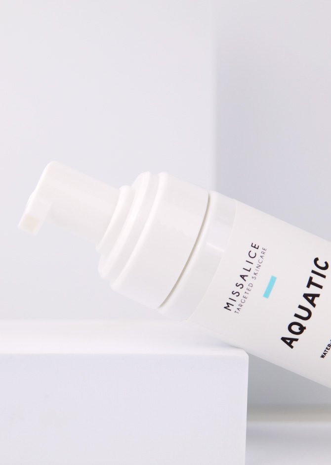 AQUATIC / pH-Balanced Daily Cleanser with PHA Acids (200ml) - Image 4